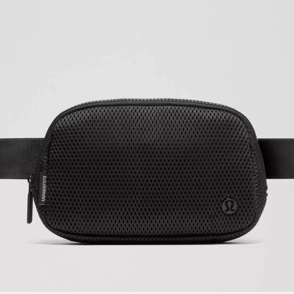 NEW LULULEMON EVERYWHERE BAG 1L MESH BAG IN CRATER BLACK